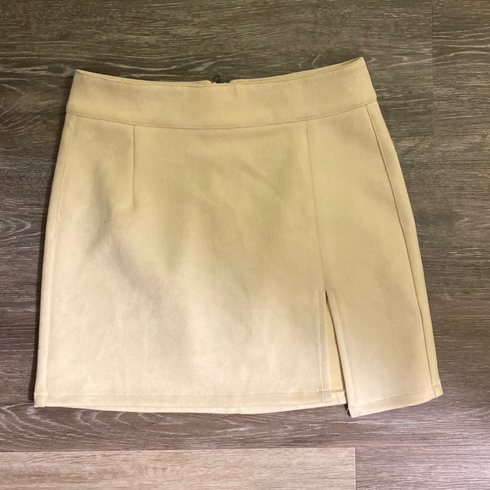 Boutique suite cream skirt
